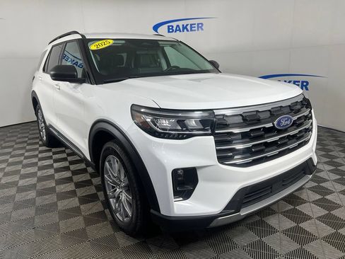 Used 2025 Ford Explorer Active w/ Active Comfort Package AWD/4WD image 8