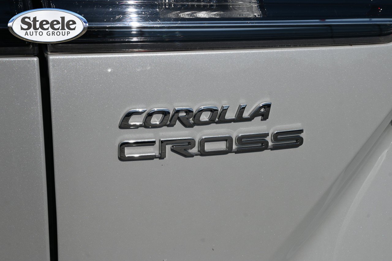 Used 2023 Toyota Corolla Cross XLE w/ Convenience Package FWD image 22