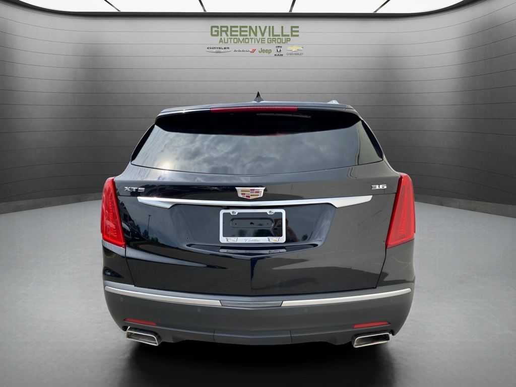 Used 2018 Cadillac XT5 Luxury w/ LPO, Sport Package FWD image 4