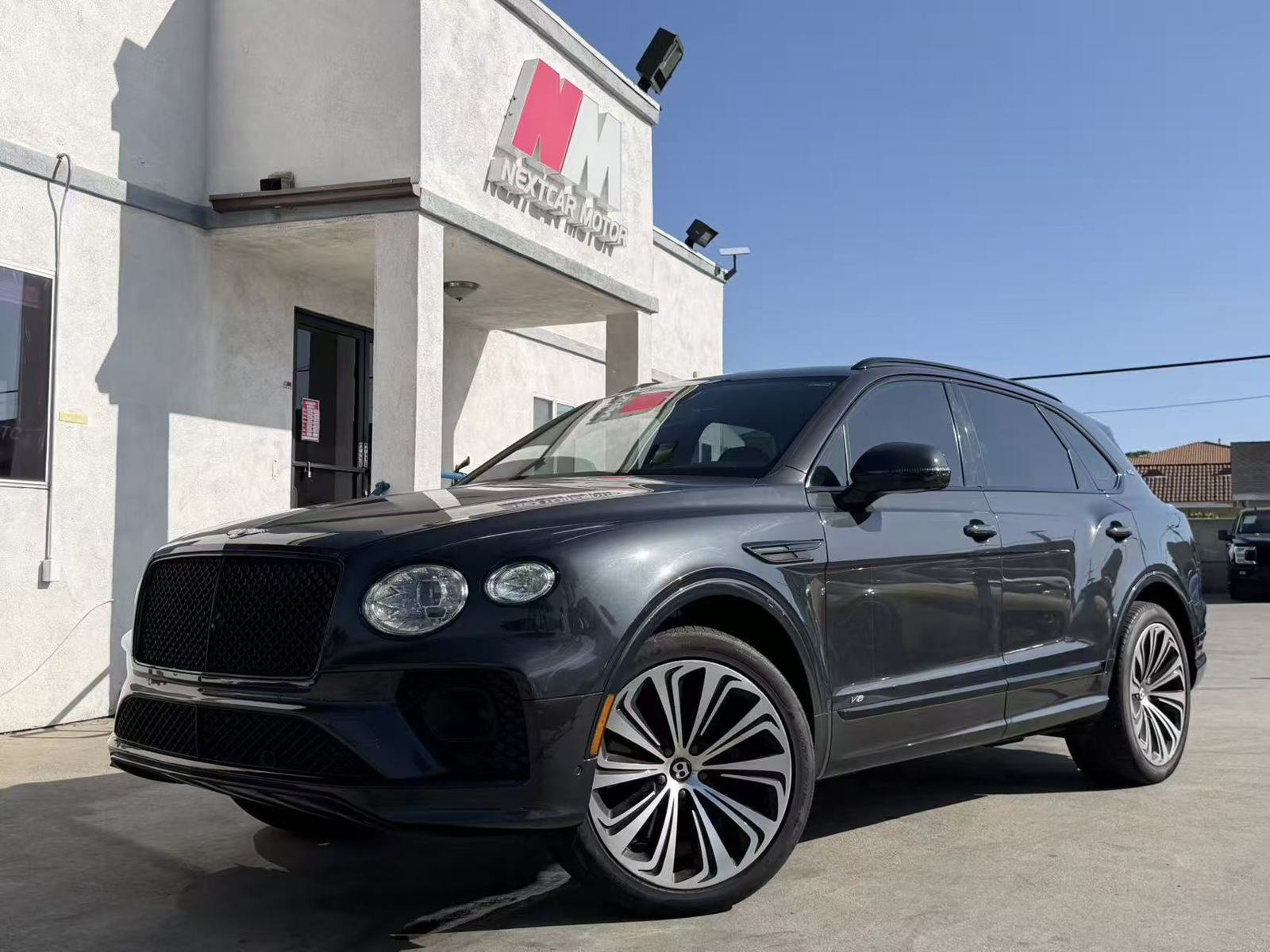 Used 2021 Bentley Bentayga AWD/4WD image 1