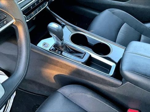 Used 2024 Nissan Altima 2.5 SV image 13