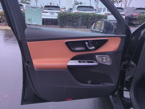 Used 2023 Mercedes-Benz GLC 300 4MATIC image 14