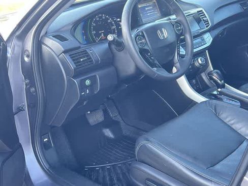 Used 2015 Honda Accord Touring image 3