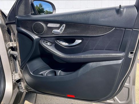 Used 2021 Mercedes-Benz GLC 300 4MATIC image 29