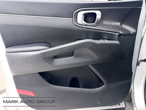 Used 2021 Kia Sorento LX FWD image 24