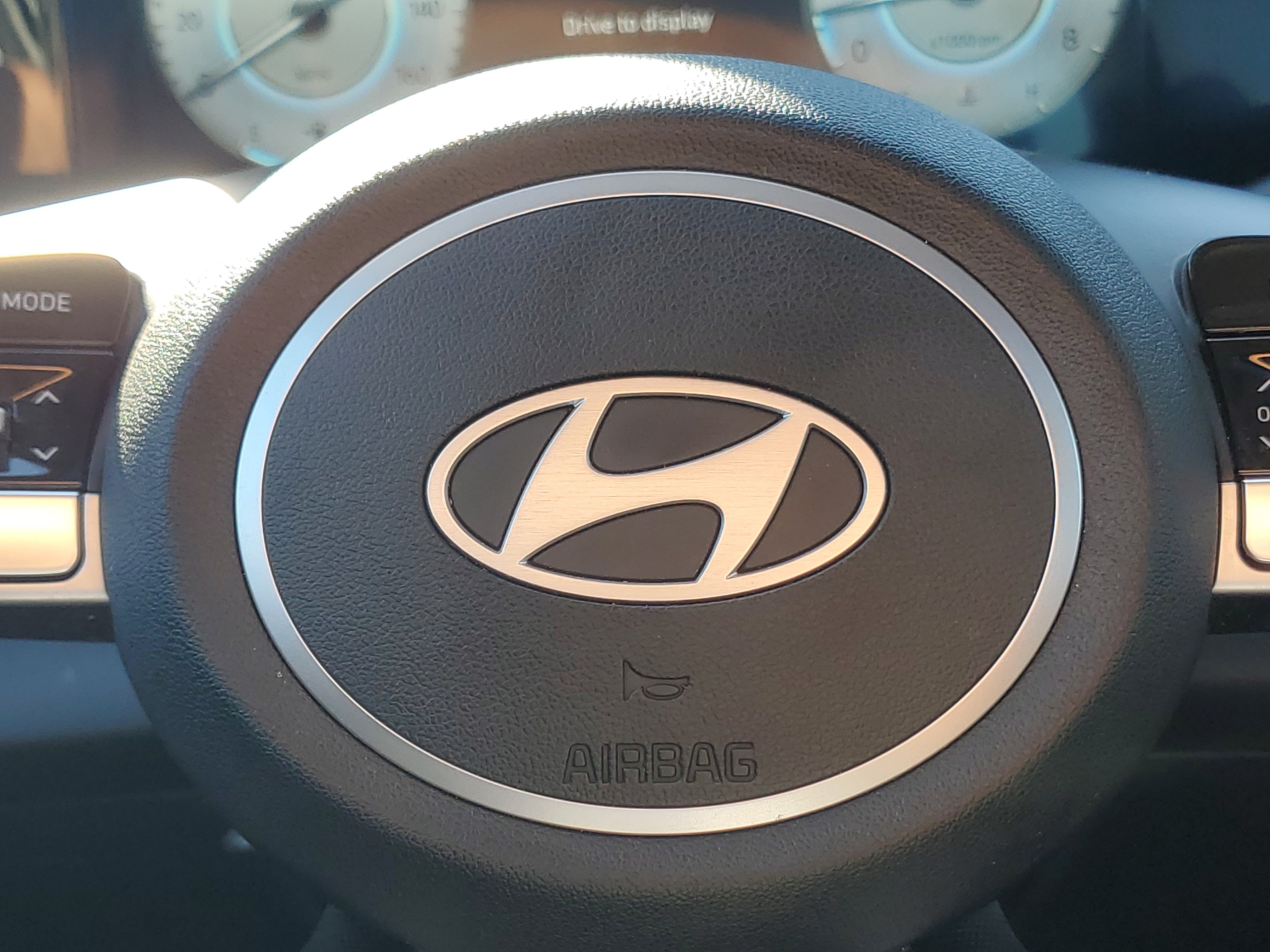 Used 2025 Hyundai Elantra SEL FWD image 23