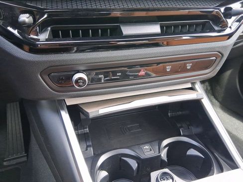 Used 2025 BMW 230i Coupe w/ Premium Package image 26