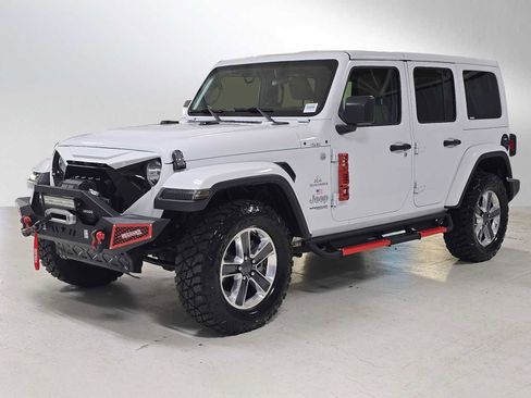 Used 2018 Jeep Wrangler Unlimited Sahara AWD/4WD image 7