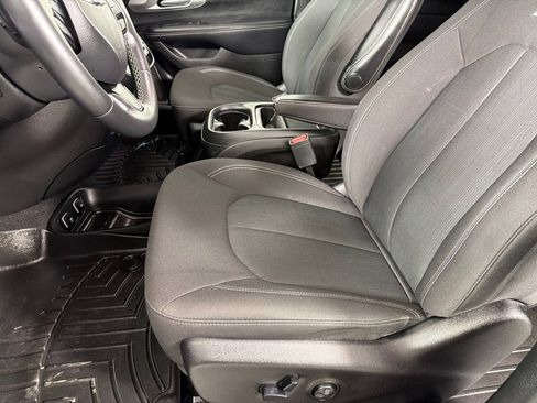 Used 2018 Chrysler Pacifica Touring Plus w/ S Appearance Package FWD image 11