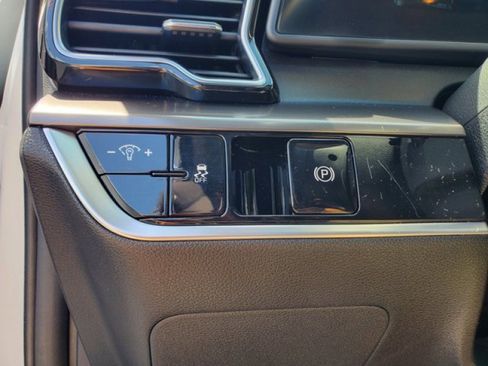 Used 2024 Kia Sportage EX image 15