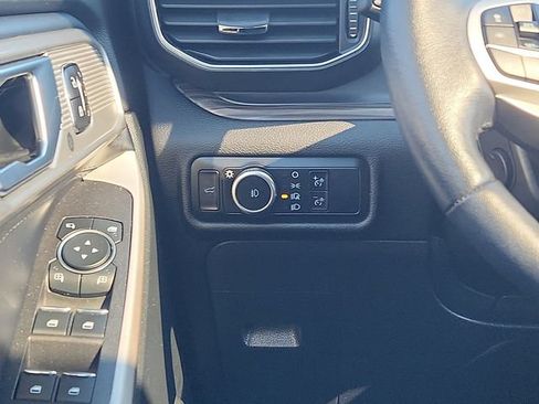 Used 2023 Ford Explorer Limited w/ Equipment Group 301A AWD/4WD image 14
