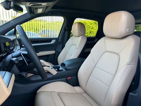 New 2026 Porsche Cayenne AWD/4WD image 5