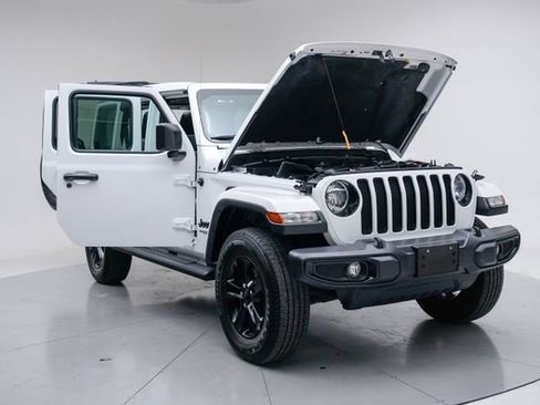 Used 2019 Jeep Wrangler Unlimited Sahara AWD/4WD image 15