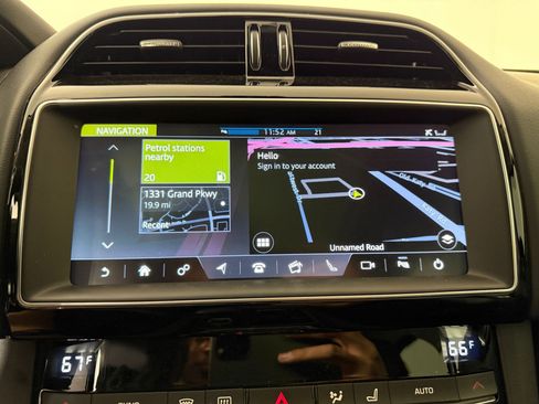 Used 2020 Jaguar F-PACE Premium image 23