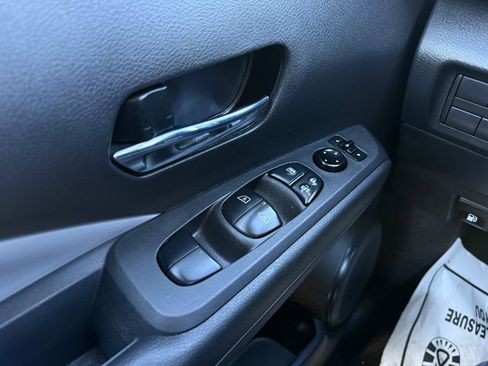 Used 2021 Nissan Kicks SR w/ SR Premium Package image 12