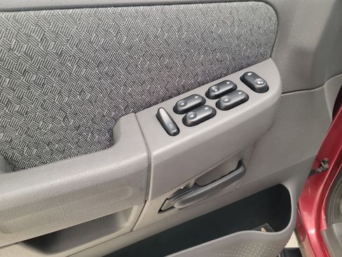 Used 2003 Ford Explorer XLS image 10