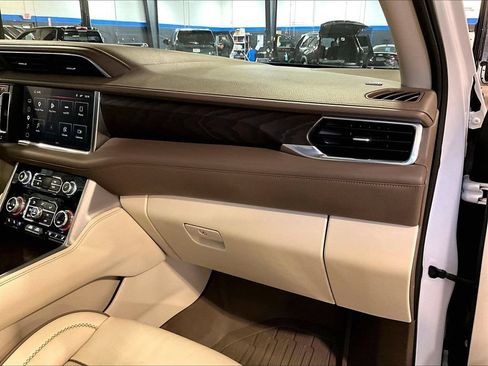 Used 2023 GMC Yukon Denali AWD/4WD image 13