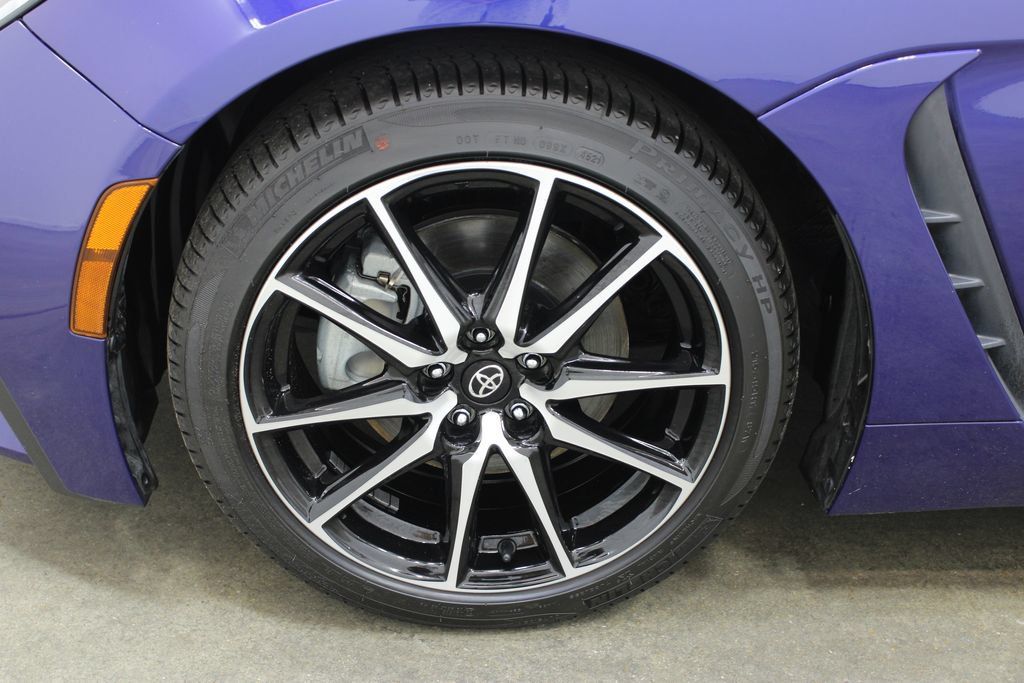 Used 2023 Toyota GR86 RWD image 25
