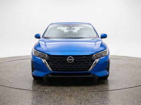 Used 2025 Nissan Sentra SV image 2