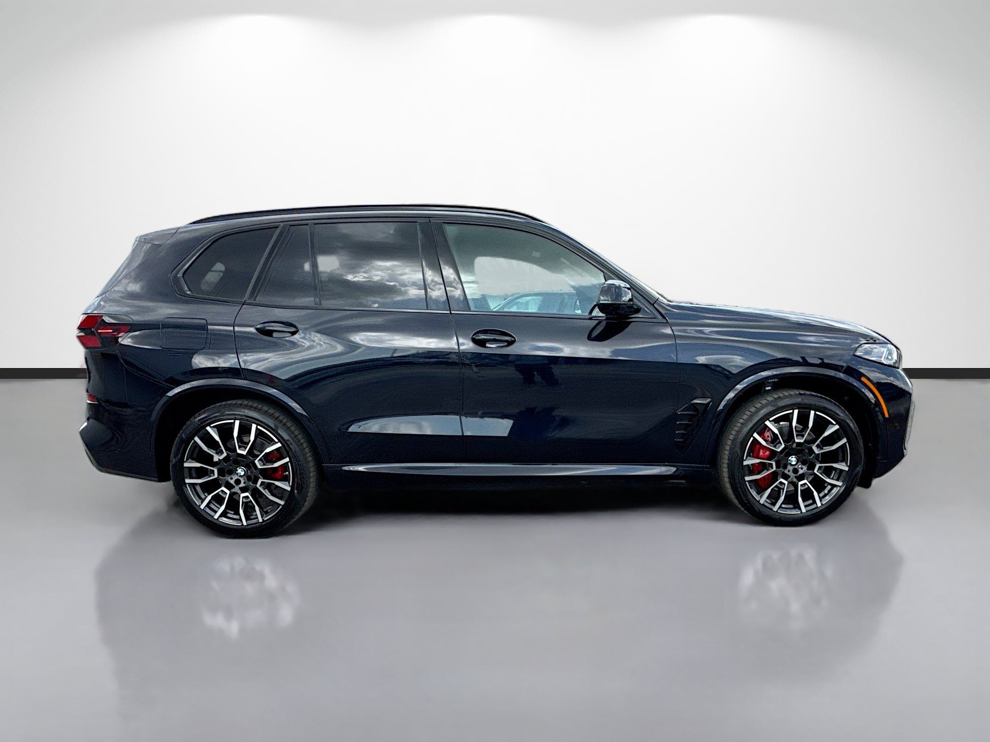 New 2026 BMW X5 xDrive40i w/ M Sport Package AWD/4WD image 2