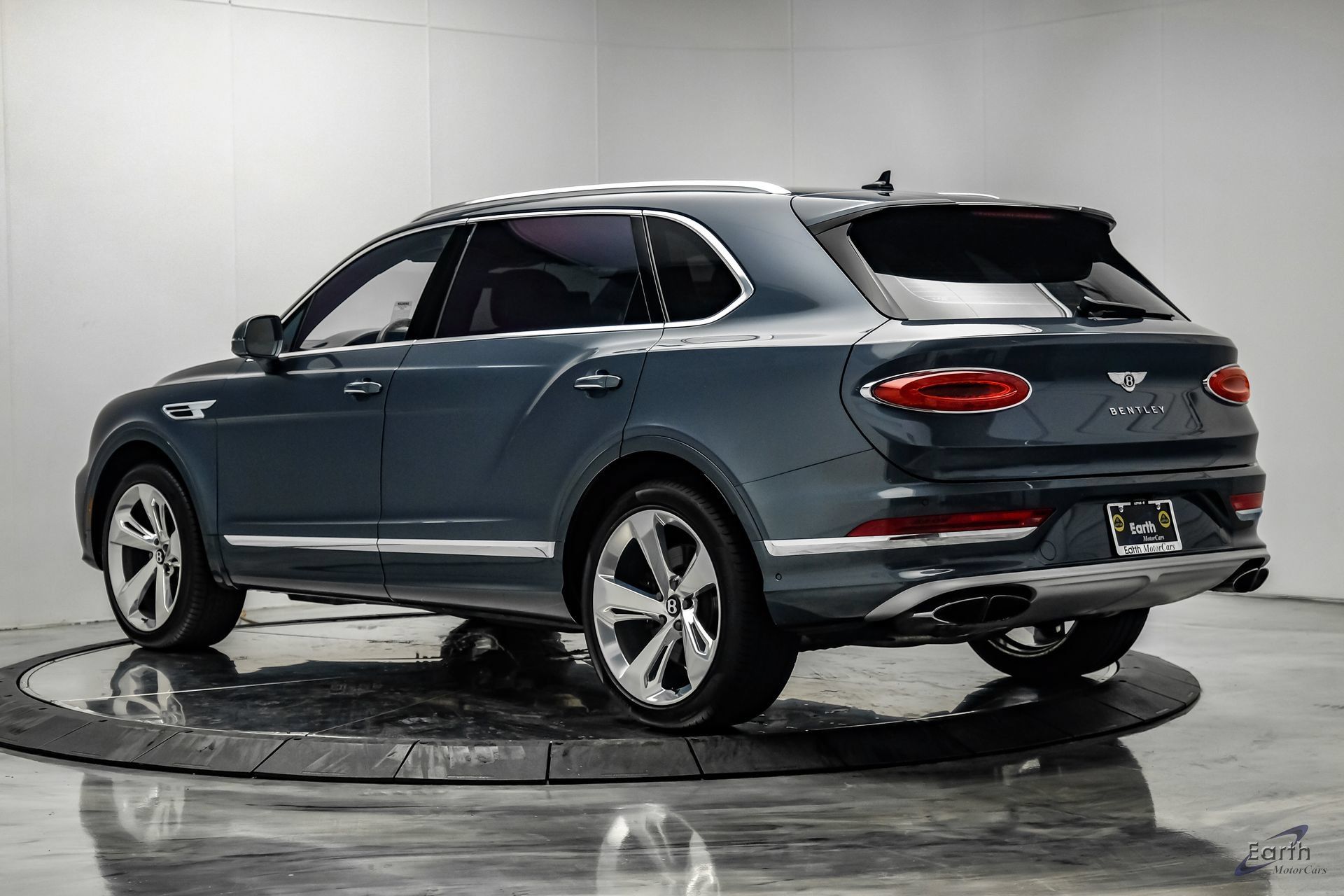 Used 2023 Bentley Bentayga Extended Wheelbase AWD/4WD image 11