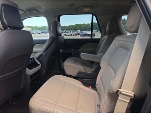 Used 2024 Lincoln Navigator Premiere AWD/4WD image 17
