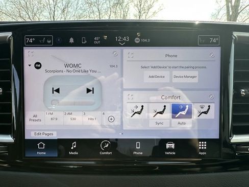 Used 2024 Chrysler Pacifica Touring-L image 22