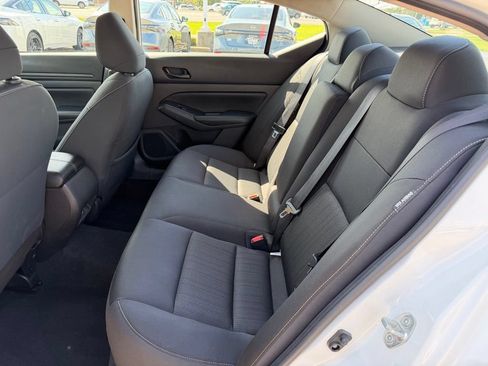 Used 2024 Nissan Altima 2.5 SV FWD image 14