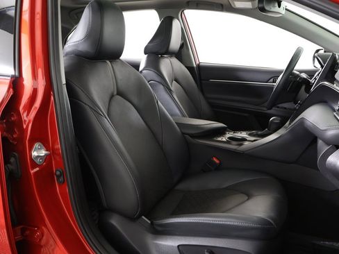 Used 2024 Toyota Camry XSE w/ Navigation Package image 33