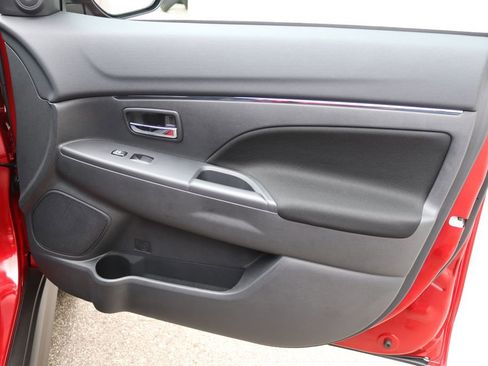 Used 2025 Mitsubishi Outlander Sport LE image 14