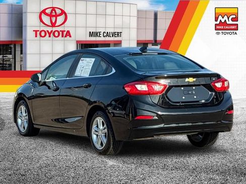Used 2017 Chevrolet Cruze LT w/ Convenience Package FWD image 3