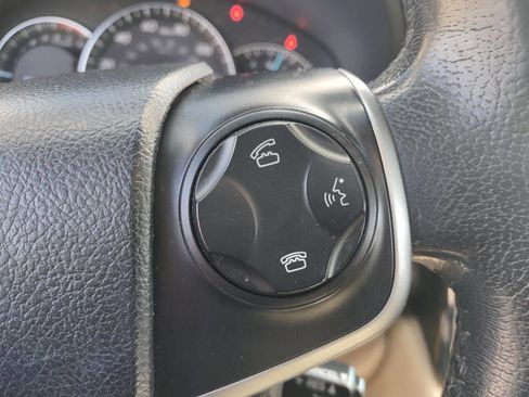 Used 2013 Toyota Camry XLE w/ Convenience Pkg image 16