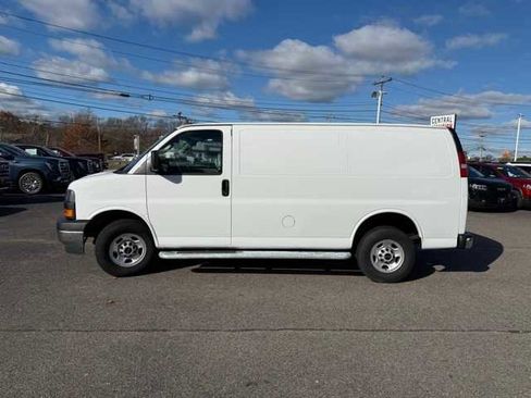 Used 2023 GMC Savana 2500 w/ Driver Convenience Package image 4