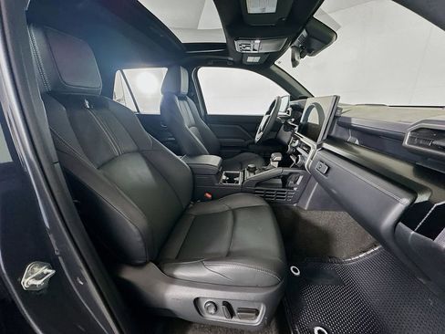 Used 2025 Toyota 4Runner Limited image 29