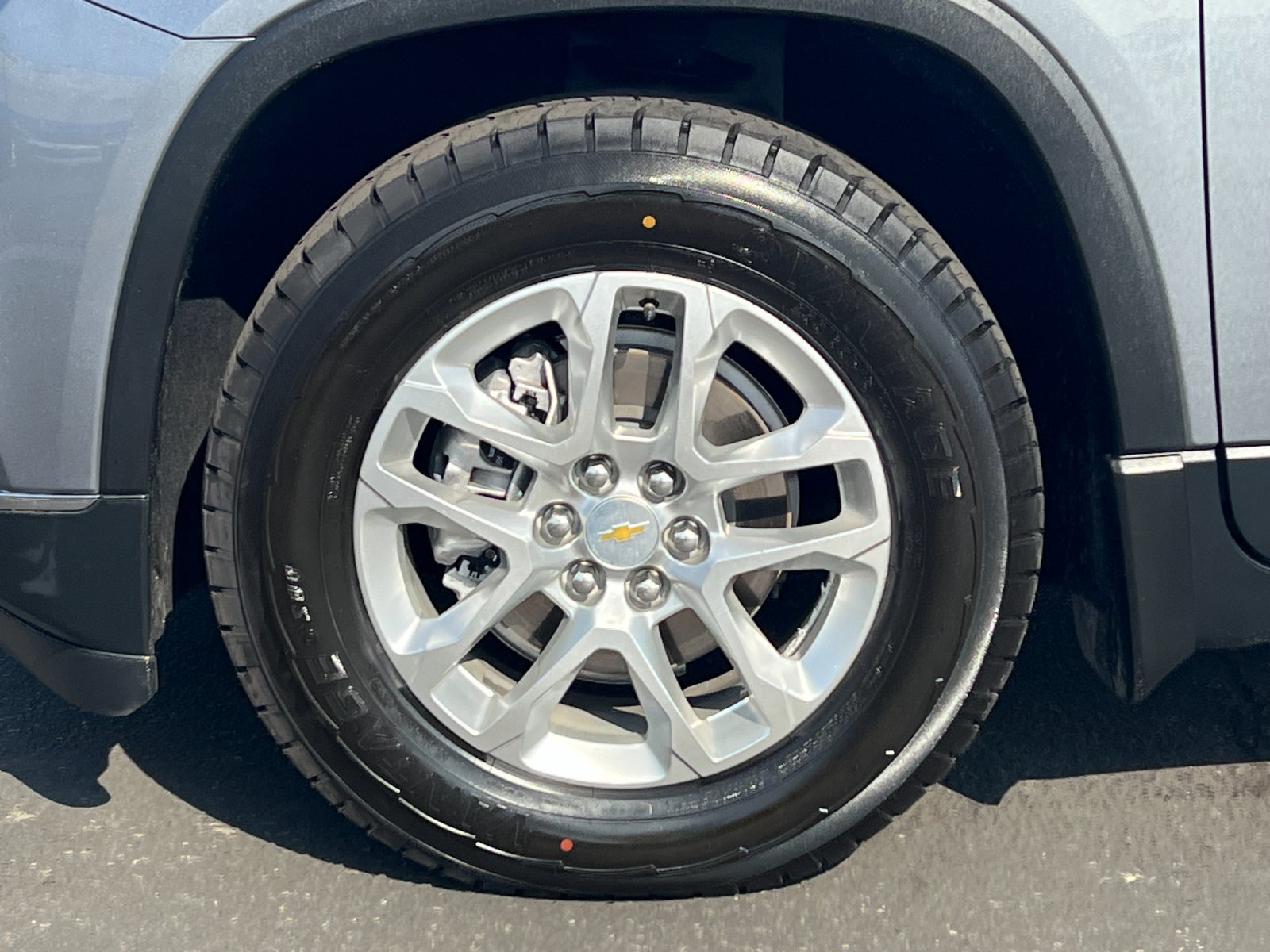 Used 2021 Chevrolet Traverse LT FWD image 27