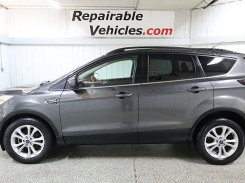 Used 2018 Ford Escape SE image 1