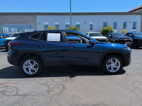 Used 2024 Chevrolet Trax LS w/ LS Convenience Package FWD image 9