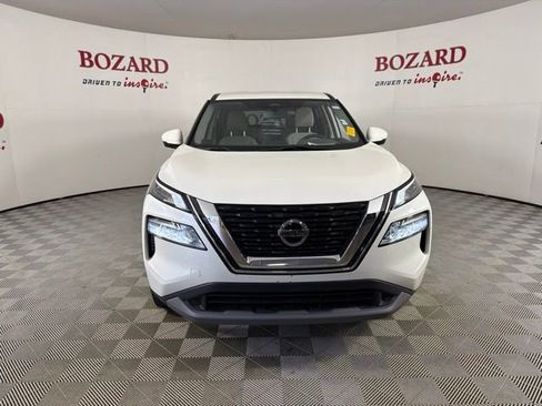 Used 2021 Nissan Rogue SV FWD image 2