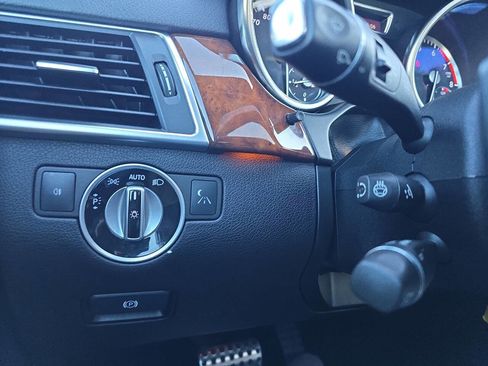 Used 2014 Mercedes-Benz GL 550 4MATIC image 26