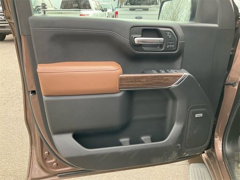 Used 2019 Chevrolet Silverado 1500 High Country w/ Technology Package image 15