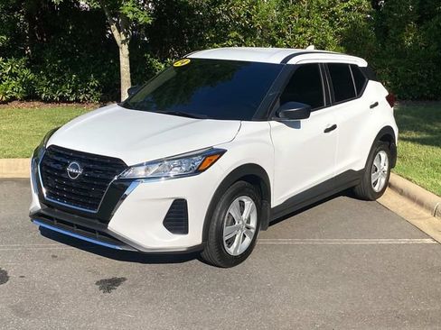 Used 2024 Nissan Kicks S FWD image 3