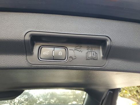 Used 2023 Ford Explorer Limited w/ Limited Technology Package image 9