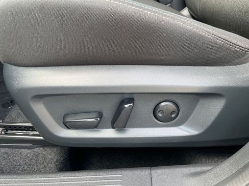 Used 2025 Nissan Rogue SV image 22