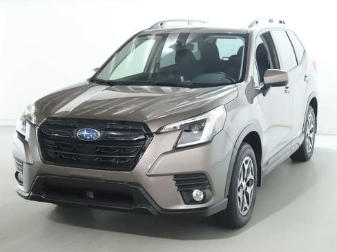 Used 2023 Subaru Forester Premium AWD/4WD image 1
