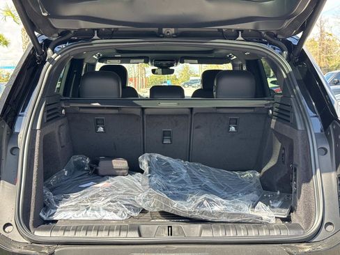 Certified 2025 Land Rover Range Rover Sport image 11
