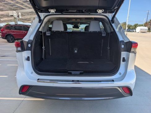 Used 2023 Toyota Highlander Limited AWD/4WD image 28