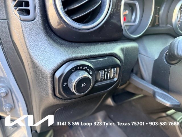 Used 2020 Jeep Wrangler Unlimited Sahara AWD/4WD image 15