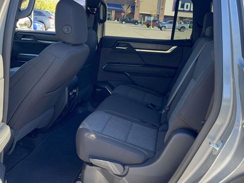 Used 2025 GMC Acadia Elevation image 13