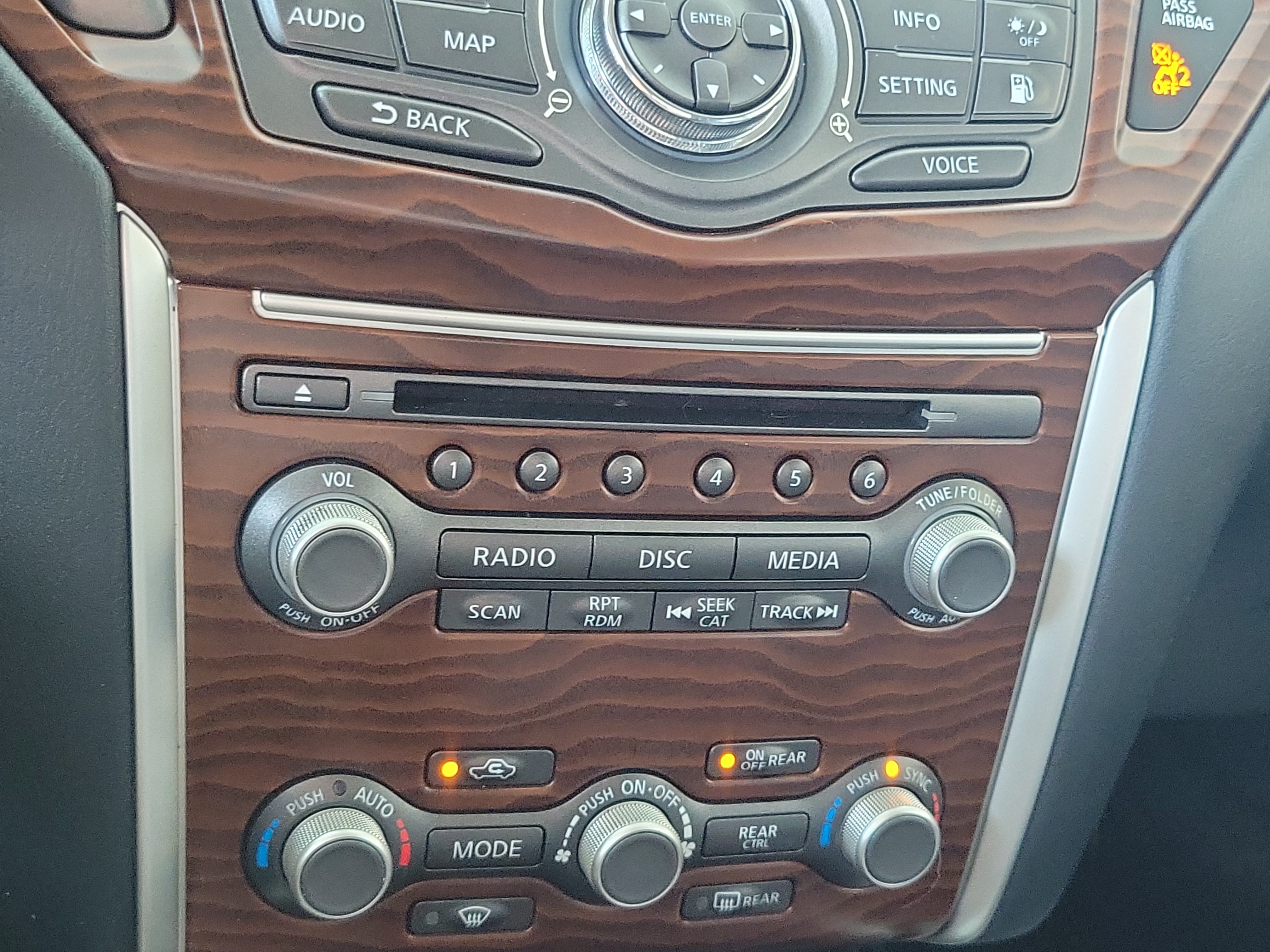 Used 2020 Nissan Pathfinder Platinum FWD image 23