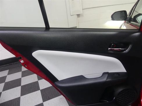 Used 2021 Toyota Prius Prime XLE image 24